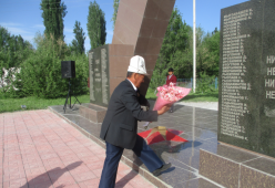9 мая памятник в селе Кенеш.