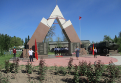 9 мая памятник в селе Кенеш.