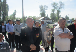 9 мая памятник в селе Кенеш.