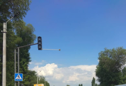 Светофор в центре села Кенеш