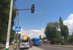 Светофор в центре села Кенеш