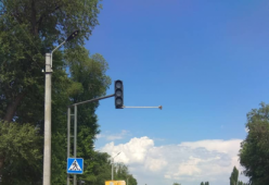 Светофор в центре села Кенеш