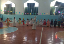 Празднование нового года в средней школе Кенеш