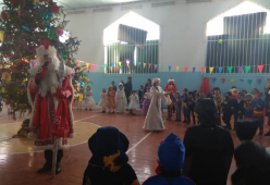 Празднование нового года в средней школе Кенеш
